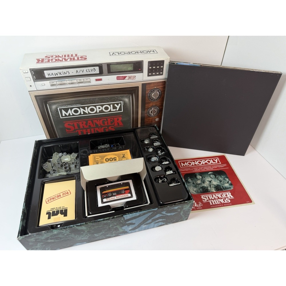 Monopoly‎ Stranger Things Collector's Edition Hawkins A/V Club TV Box